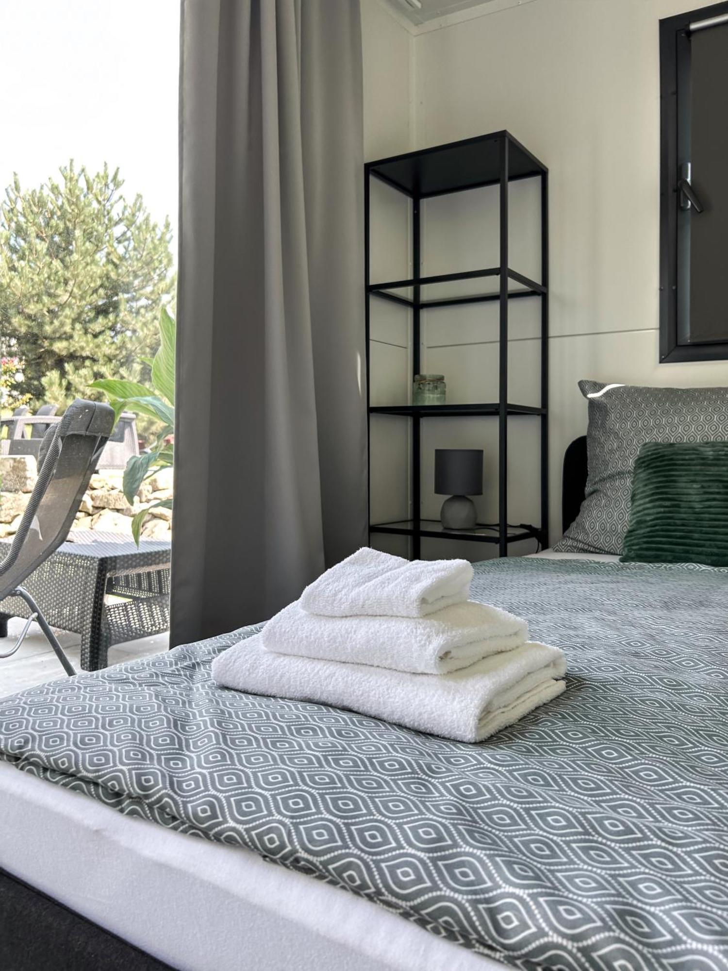 Tiny House Mezi Sklepy Lägenhet Kobylí Exteriör bild